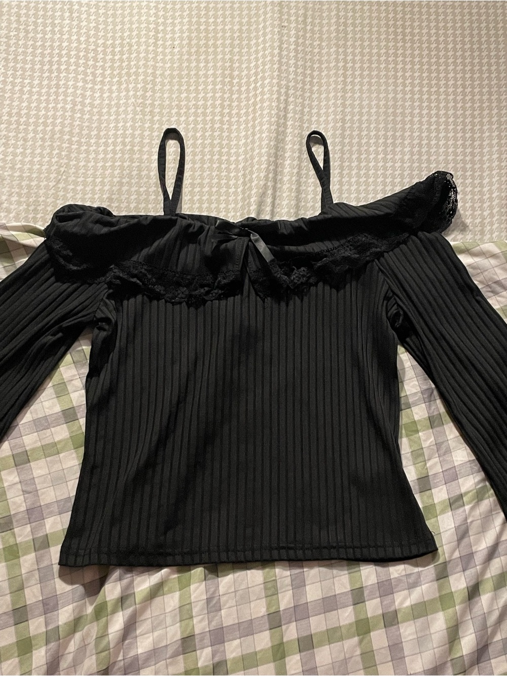 Black Ribbed Off-Shoulder Tank Top with Lace Trim